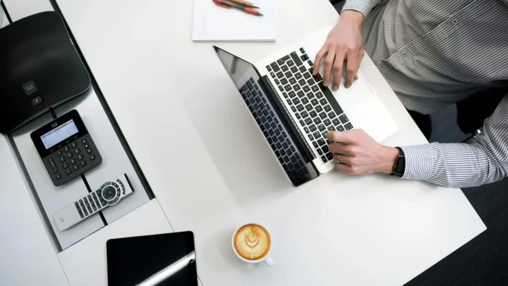 What should be on a business website? The 7 must-have elements in 2025